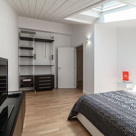 Attic 64 - The House Of Travelers Appartement Como Buitenkant foto