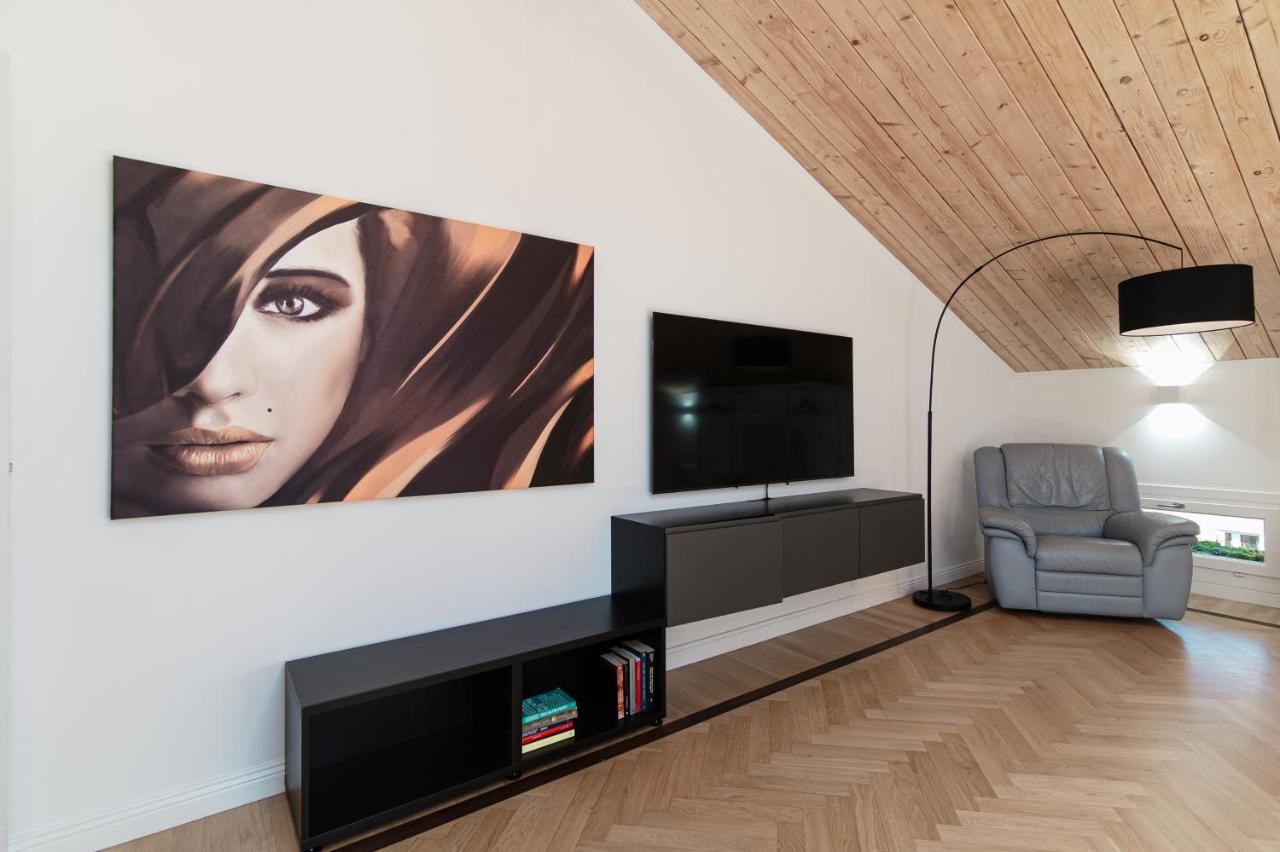 Attic 64 - The House Of Travelers Appartement Como Buitenkant foto