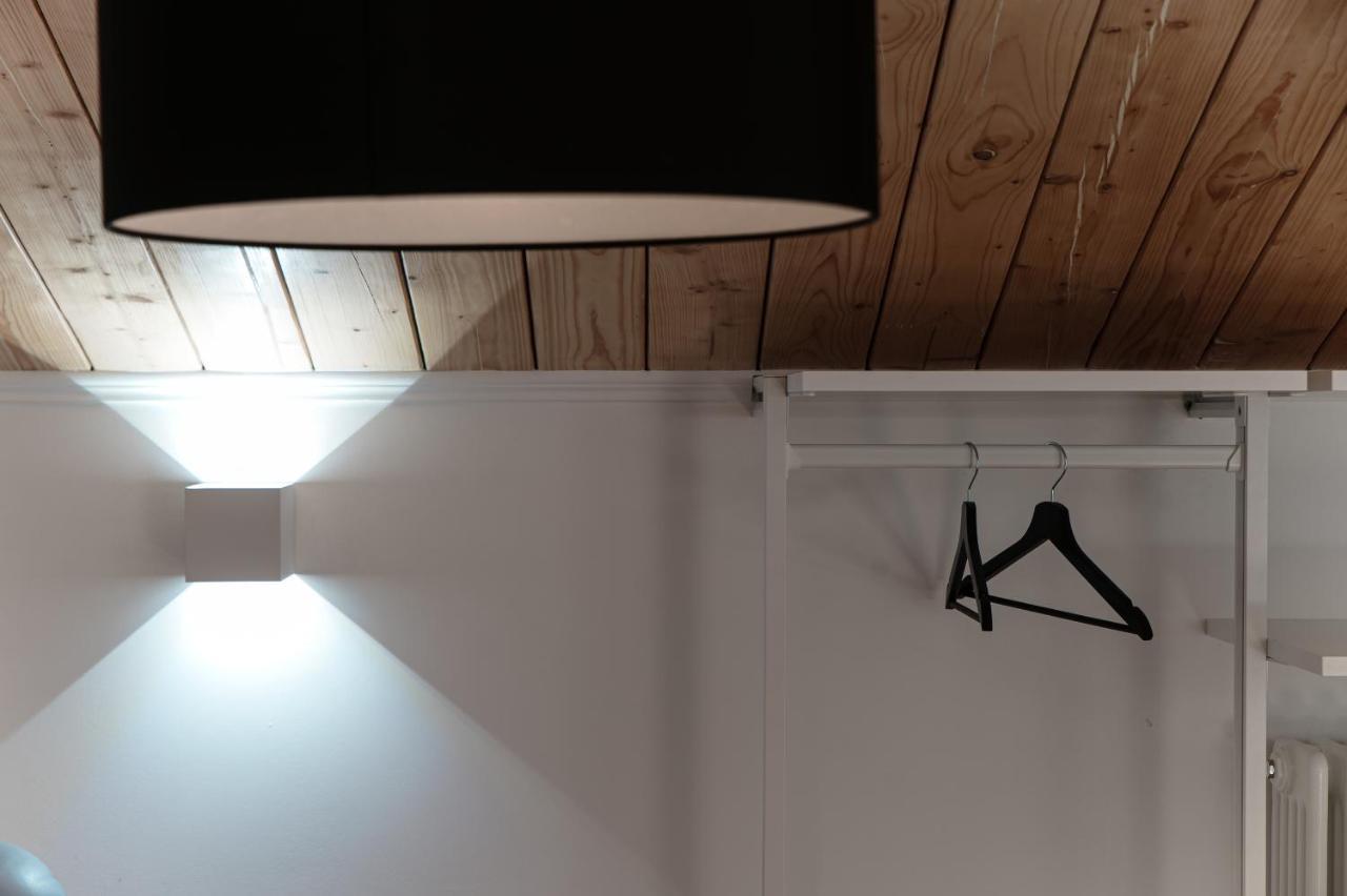 Attic 64 - The House Of Travelers Appartement Como Buitenkant foto