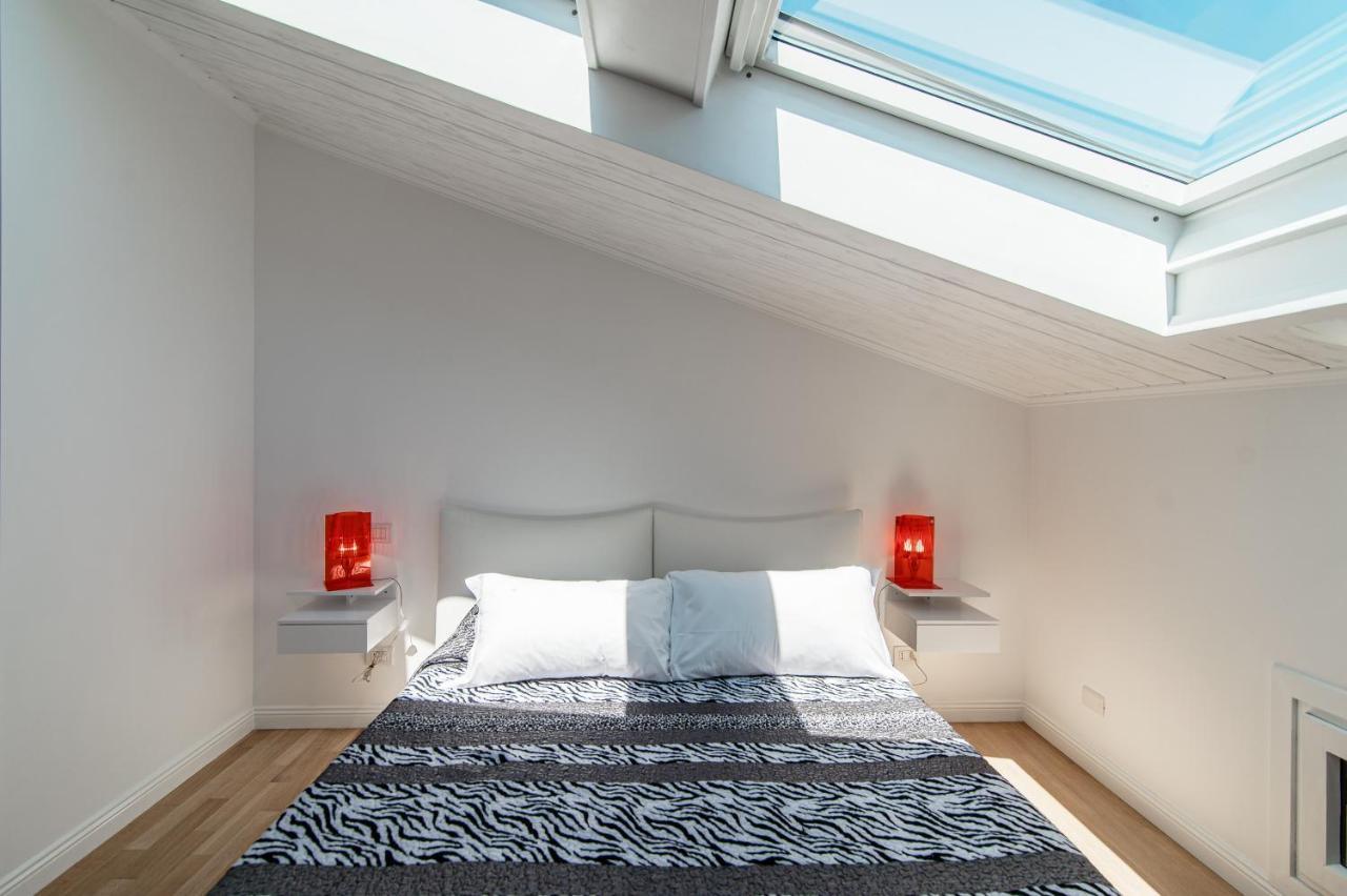 Attic 64 - The House Of Travelers Appartement Como Buitenkant foto