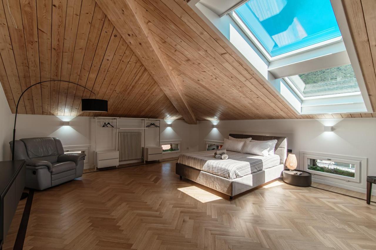 Attic 64 - The House Of Travelers Appartement Como Buitenkant foto