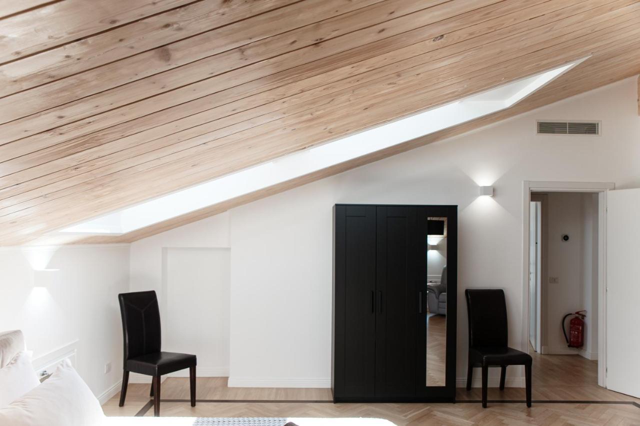 Attic 64 - The House Of Travelers Appartement Como Buitenkant foto