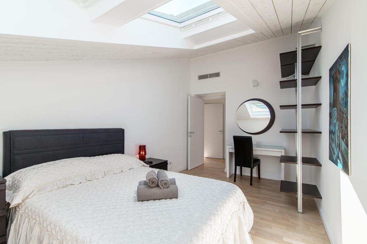 Attic 64 - The House Of Travelers Appartement Como Buitenkant foto