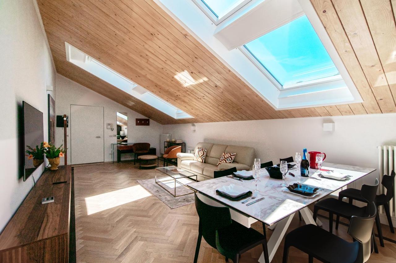 Attic 64 - The House Of Travelers Appartement Como Buitenkant foto
