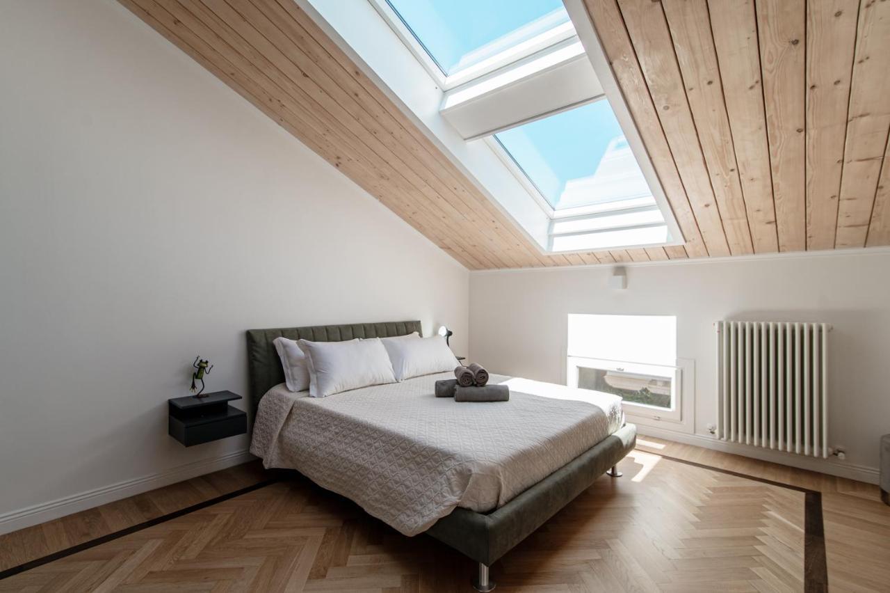 Attic 64 - The House Of Travelers Appartement Como Buitenkant foto