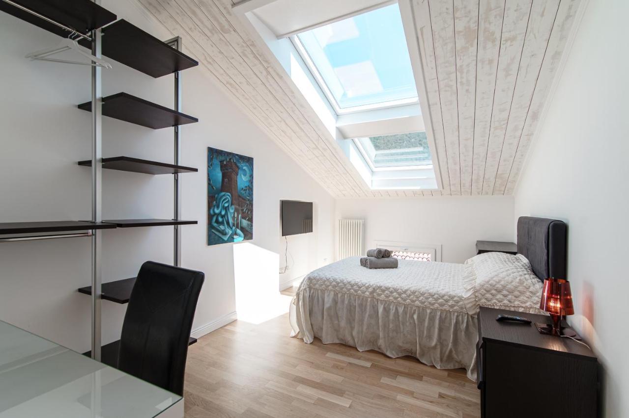 Attic 64 - The House Of Travelers Appartement Como Buitenkant foto