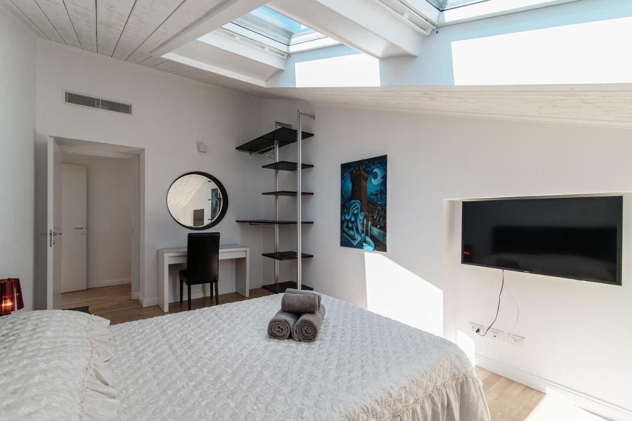 Attic 64 - The House Of Travelers Appartement Como Buitenkant foto