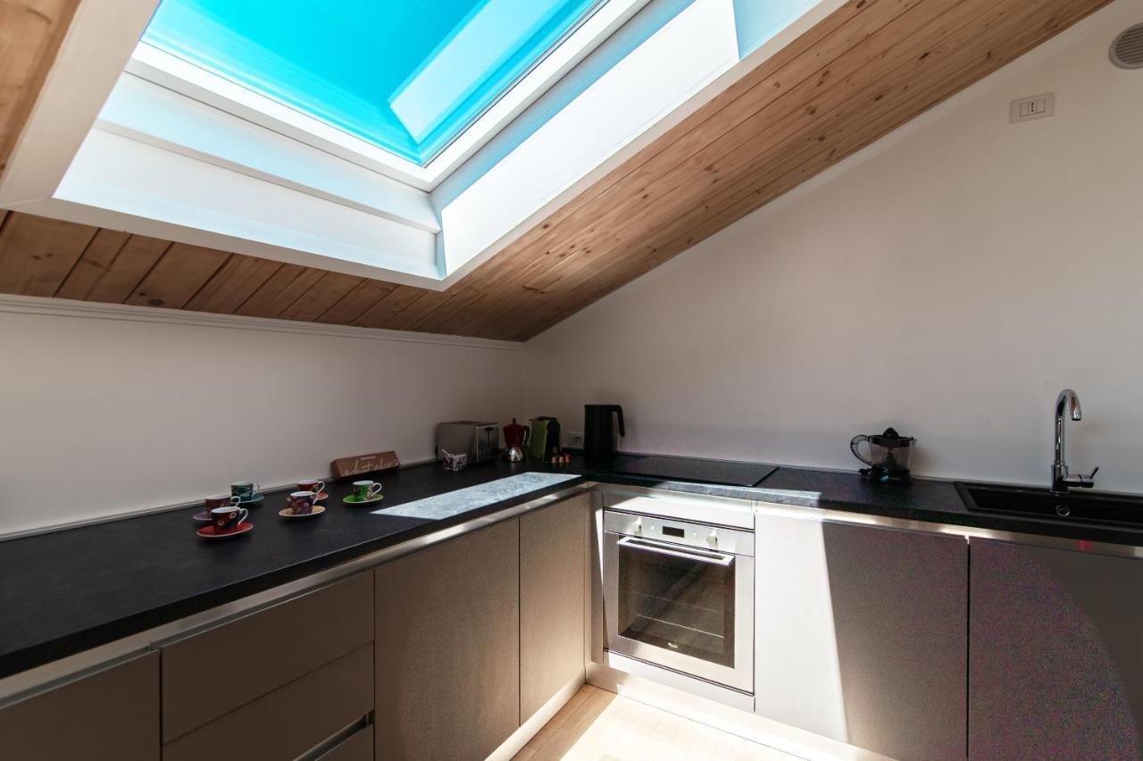 Attic 64 - The House Of Travelers Appartement Como Buitenkant foto