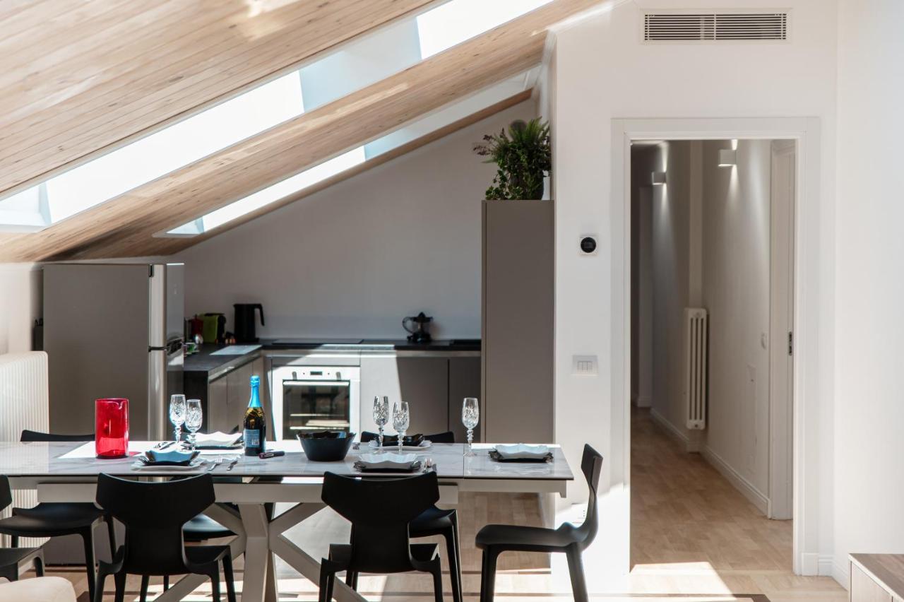 Attic 64 - The House Of Travelers Appartement Como Buitenkant foto