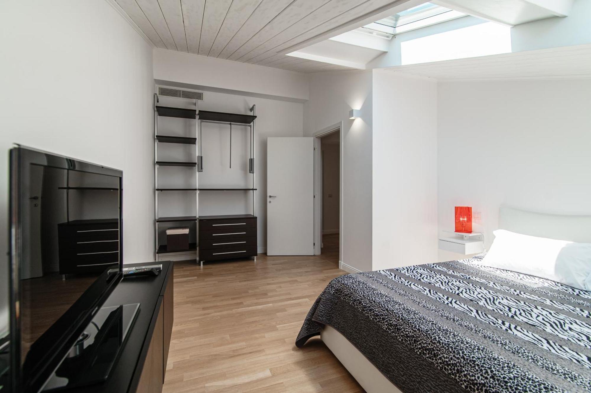 Attic 64 - The House Of Travelers Appartement Como Buitenkant foto